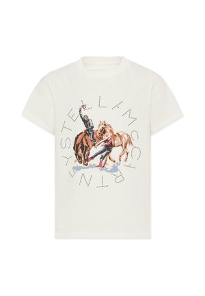 Maglietta bianca con grafica di due cowboy a cavallo, uno che alza il cappello, circondati da un testo circolare con il nome del brand Stella McCartney.