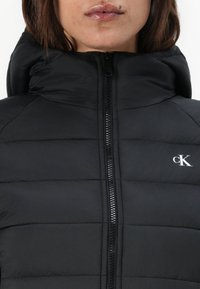 Calvin Klein Jeans LIGHTWEIGHT QUILTED JACKET - Pūkinė striukė - black