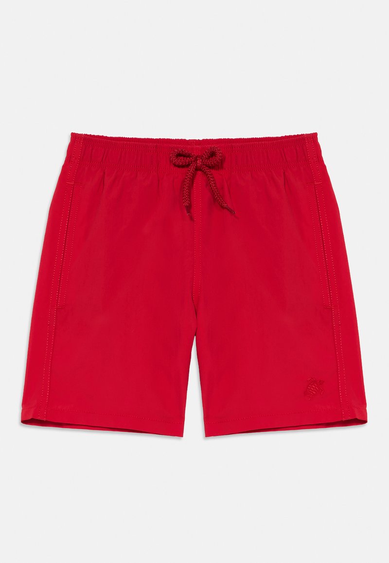 Vörös úszónadrág, könnyű anyagból, elasztikus derékpánttal, húzózsinóros rögzítéssel és oldalzsebekkel. Hímzett logó díszítéssel.