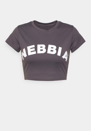 Nebbia SHORT SLEEVE SPORTY CROP - T-shirt z nadrukiem - marron