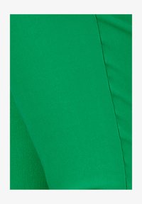 Pantalon ample vert forêt à ourlet fendu | PrettyLittleThing FR Pantalon ample vert forêt à ourlet fendu | PrettyLittleThing FR