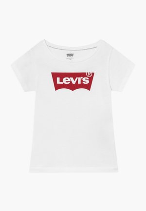T-shirt blanc à manches courtes avec logo Levi's rouge centré sur la poitrine, col rond et coupe standard.