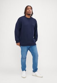 Tommy Hilfiger CHUNKY C NECK - Jersey de punto - desert sky