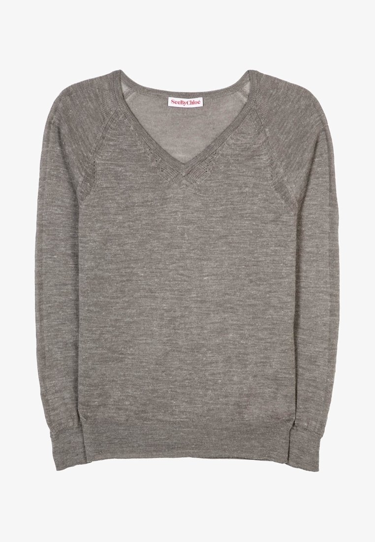 Pull en maille gris clair à col en V avec manches longues et poignets côtelés, étiqueté See By Chloé.