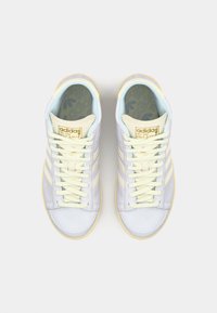 adidas Originals JABBAR UNISEX - Visoki športni copati - halo blue/warm vanilla