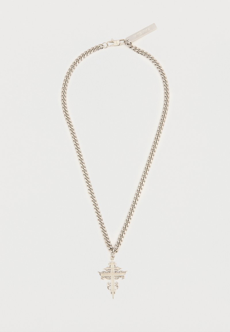 Ezüst lánc nyaklánc díszes kereszt medállal. A lánc vastag, egymásba fonódó mintázatú, polírozott felülettel.