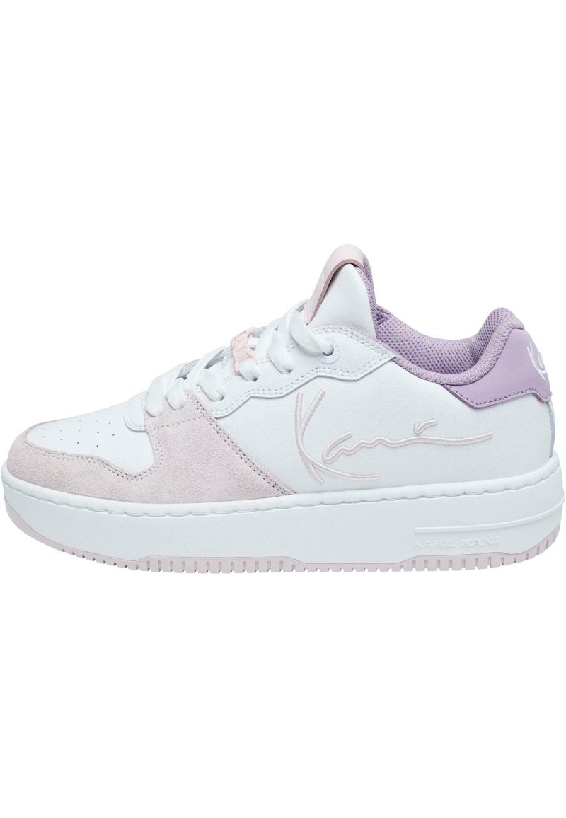 Hvit sneakers med lyserosa semsket skinn og lærdetaljer. Har rund tå, flate snørebånd, polstret krage og preget logo på siden.