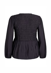 Must mustriga bluus, millel on ülemisel seljal kokku gatheritud smokk ja all laiem kangas, millel on elastsed varrukad.