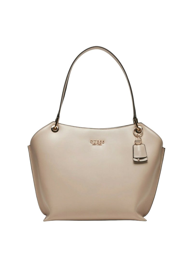 Borsa a tracolla in pelle beige con una texture liscia, una silhouette strutturata e un charm rimovibile. Presenta una singola tracolla e dettagli metallici.
