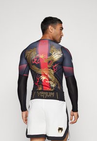 Venum - TEKKEN MARSHALL RASHGUARDS - Long sleeved top - black/gold/red Thumbnail Image 1