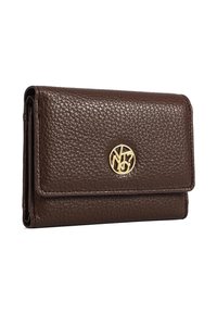 Portafoglio in pelle marrone con texture, design pieghevole, caratterizzato da un accento circolare in oro sul davanti. Compatto e funzionale.