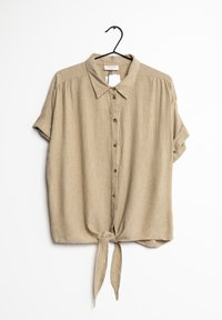 Blusa de manga corta beige con rayas verticales, cierre de botones y dobladillo delantero anudado. Hecha de tela ligera con un ajuste holgado.