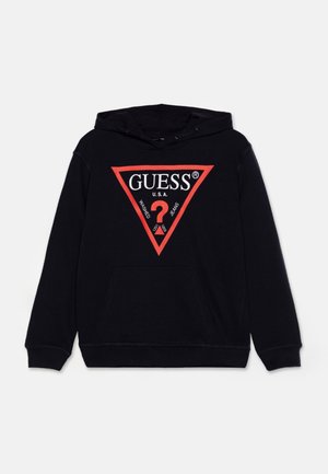 Svart hoodie med en röd triangelgrafik och varumärkeslogotypen "GUESS" samt text, framficka i känguru-stil och dragsko på huven. Mjuk material.