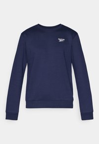 Granatowy sweter z długim rękawem, z prążkowanymi mankietami i dołem. Posiada małe białe logo Reebok na klatce piersiowej. Wykonany z miękkiego materiału.