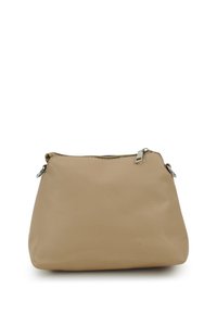 Beige leren handtas met een gestructureerde afwerking, ritssluiting en hardware in zilverkleur. Gevormd met afgeronde hoeken en een platte bodem voor stabiliteit.