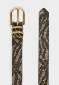 Cintura nera e oro con motivo, caratterizzata da una texture scintillante, dotata di una fibbia in metallo dorato e tre fori per la regolazione.