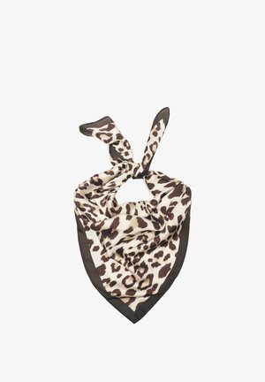 Foulard quadrato di seta con stampa leopardata marrone e nera e bordo marrone scuro tinta unita, annodato in modo morbido a un angolo.