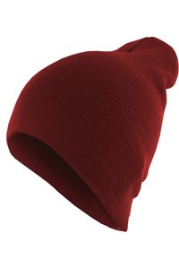 Bonnet en tricot rouge avec un design effilé, présentant une texture côtelée et un tissu doux et extensible pour le confort.