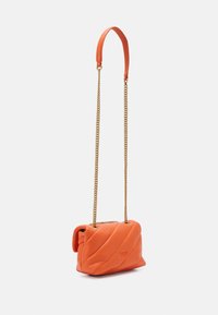 Pinko LOVE PUFF  - Torba čez telo - orange