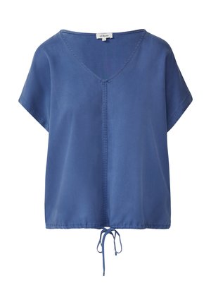 Blouse bleue à manches courtes avec un col en V, ourlet à cordon, texture lisse et détails de couture subtils le long du centre avant.