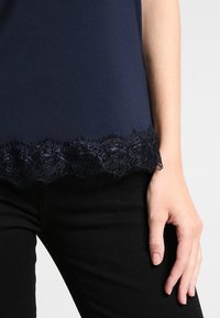 Rosemunde STRAP - Top - dark blue