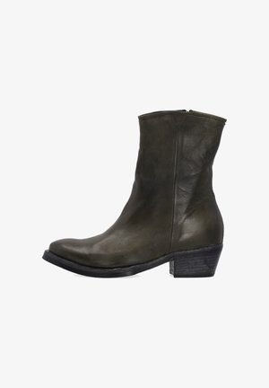 Olivgrüner Leder-Stiefelette mit schmaler Form, niedrigem Blockabsatz, glatter Oberfläche und Reißverschluss hinten.