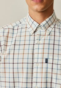 Next EASY OXFORD - Overhemd - ecru white blue mini tattersall