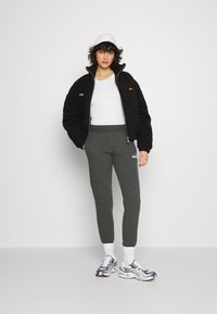 Ellesse HALLOULI PANT - Treningo apatinė dalis - dark grey marl