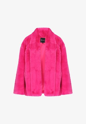 Jasnoróżowa kurtka z sztucznego futra z szerokim kołnierzem i długimi rękawami, otwarty przód odsłaniający gładką podszewkę i metkę marki wewnątrz kołnierza.