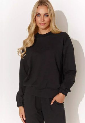 - Bluza