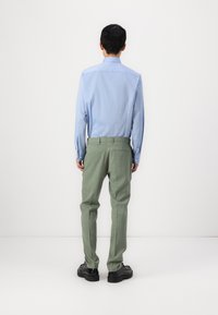 Isaac Dewhirst NOTCH SUIT SLIM - Κοστούμι - olive