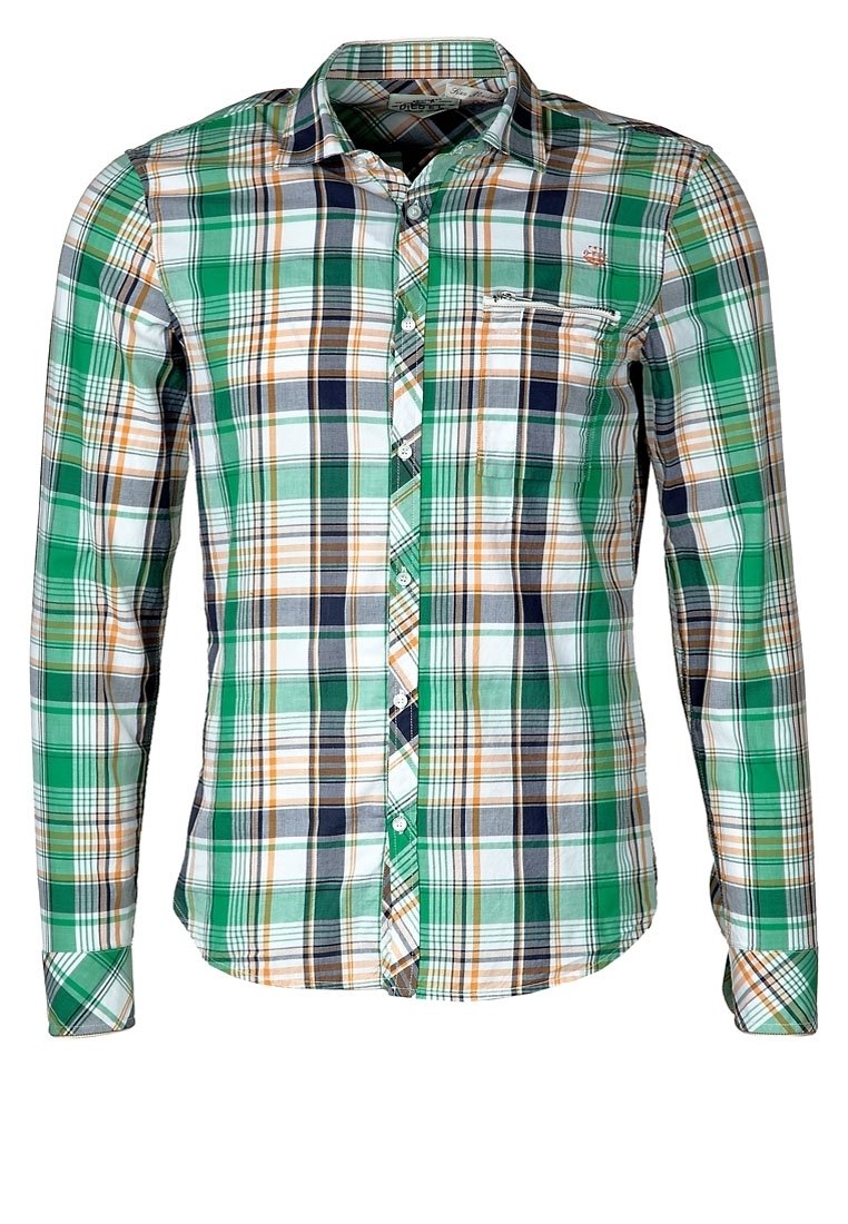 Camisa de cuadros verde y blanca con detalles en naranja y azul marino. Cuenta con cuello abotonado y un bolsillo en el pecho. Mangas largas con puños abotonados.