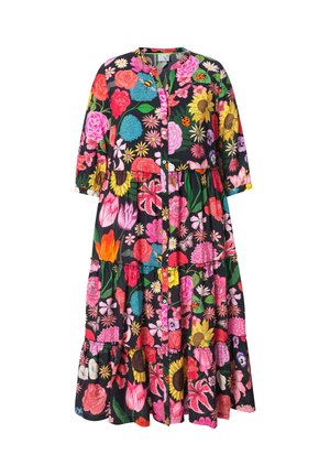 Vestido midi floral en tela negra, con flores multicolores, cierre de botones, mangas 3/4 y dobladillo con volantes.