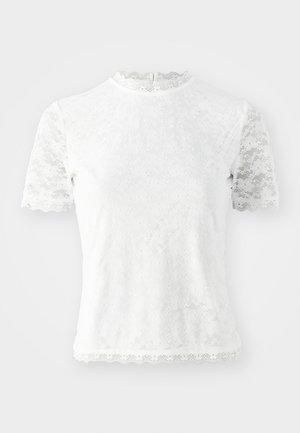 Witte top met korte mouwen van kant met een bloemenpatroon. Heeft een hoge hals en gegolfde randen bij de mouwen en onderrand. Sluiting aan de achterkant.