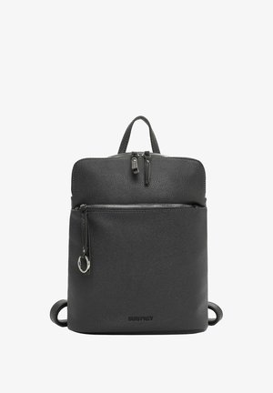 Mustast nahast seljakott tekstuurse viimistlusega, ülaosa käepide, esiküljel tõmblukuga tasku ja reguleeritavad õlarihmad. Varustatud hõbedaste riistvaralistidega.