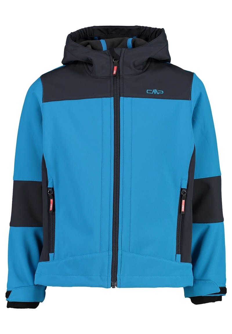 Blå og sort softshell-jakke med lynlåslukning fortil, hætte og lynlåslommer på siden. Har kontrasterende farveblokke og et logo på brystet.