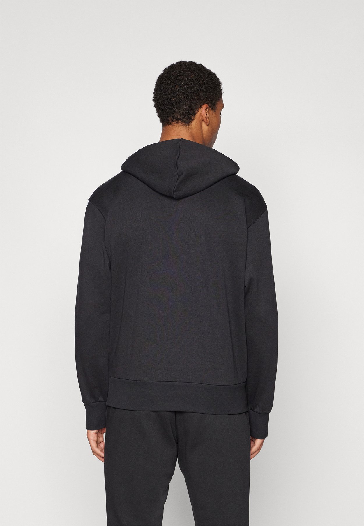 Kapuzenpullover