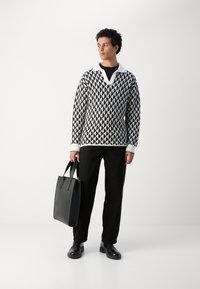 Scotch & Soda TEXTURED DROPPED SHOULDER LONG SLEEVE POLO - Striktrøje - white