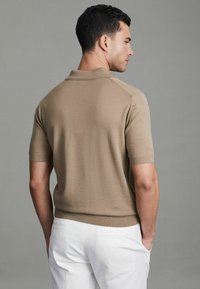 Reiss REGULAR FIT - DUCHIE OPEN COLLAR  - Poloshirts - camel