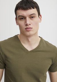 Casual Friday CFLINCOLN - T-shirt basic - burnt olive