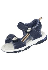 Sandalias azul marino con dos correas de velcro ajustables, textura perforada y suela blanca con una banda de acento marrón y dibujo negro.