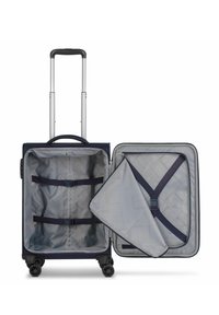 Maleta rígida de color azul marino con un asa retráctil, cuatro ruedas, interior gris que cuenta con correas y un compartimento con cremallera.