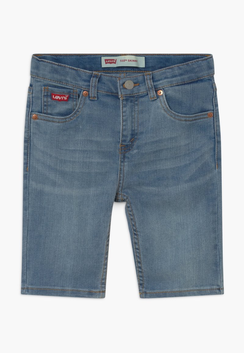 Vaaleansiniset Levi's 510™ skinny -farkkushortsit, joissa on etutaskut, vyölenkit, nappikiinnitys ja punaiset Levi's-logo-tunnisteet.