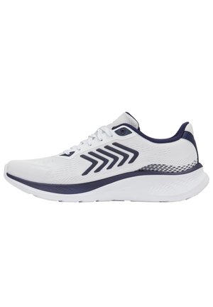 Bottine de sport blanche avec des accents bleu marine, tige en mesh, semelle courbée et trois motifs en chevron parallèles sur le côté pour un détail design.