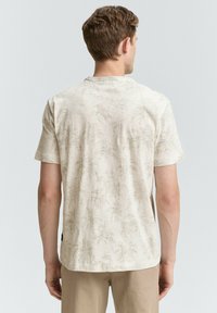 TOM TAILOR MIT PALMEN - T-shirt con stampa - off white stripe palm design