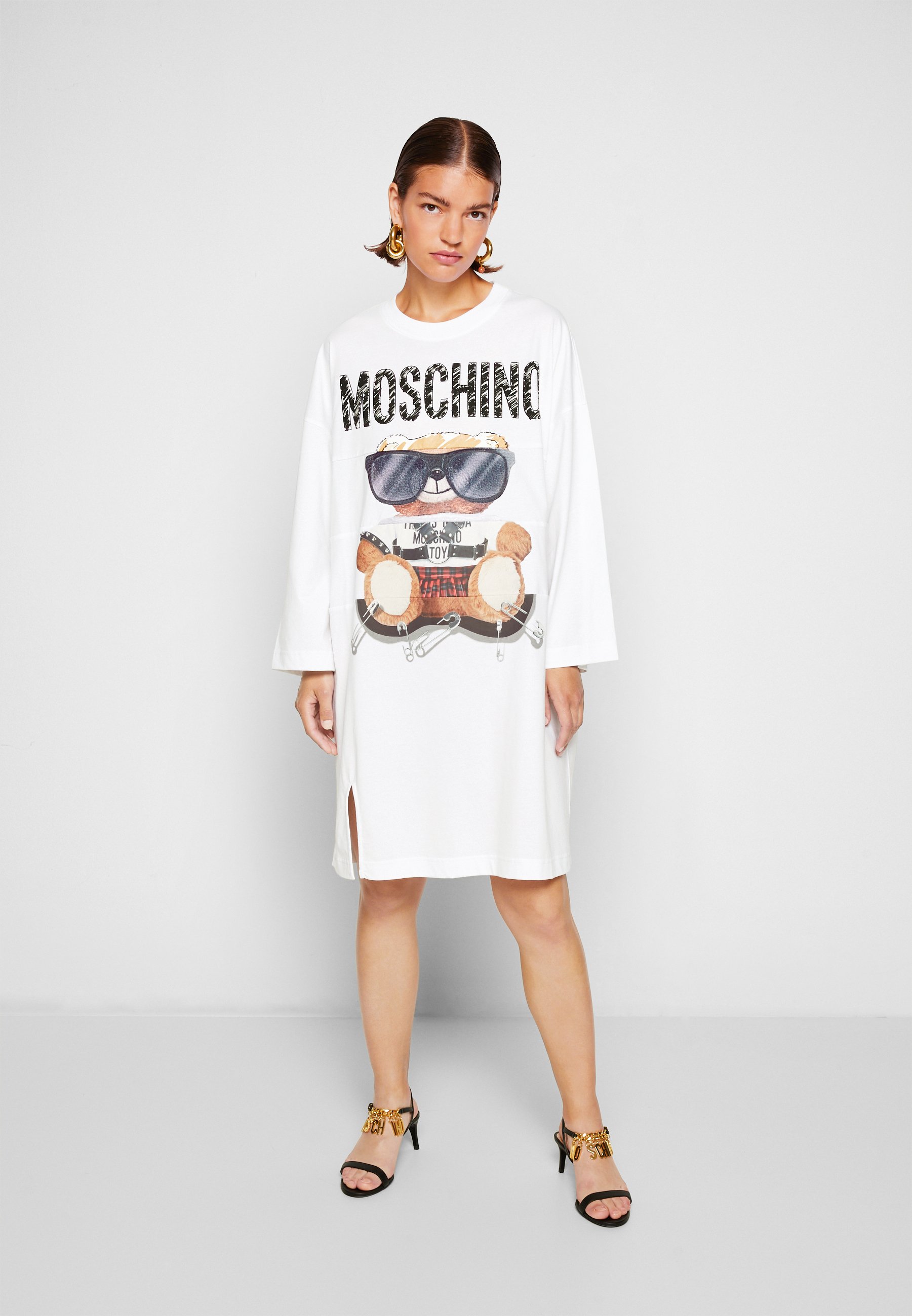 robe moschino