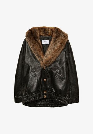 Veste en cuir noir avec un col en fausse fourrure marron, fermeture à boutons sur le devant et un ourlet élastique froncé. Fini texturé avec poches latérales.