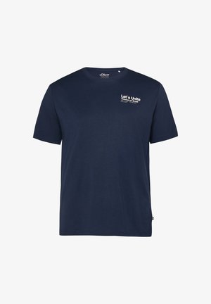 Granatowy T-shirt z krótkim rękawem z białym napisem "Let's Unite" na lewej piersi, okrągłym dekoltem oraz logo s.Oliver wewnątrz kołnierzyka.