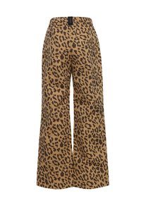 Leopardprint wijde broek met een elastische tailleband en een zwart merkembleem in het midden van de achterkant.