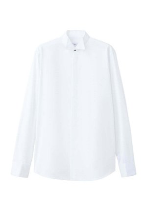 Camisa de vestir blanca para hombre de manga larga con tapeta de botones oculta y un solo botón negro en el cuello, mostrada sobre fondo blanco.